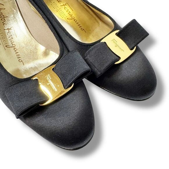Salvatore Ferragamo Vara Bow Gold Logo Black Satin Pumps Italy Vintage Women’s 6 - Picture 5 of 12